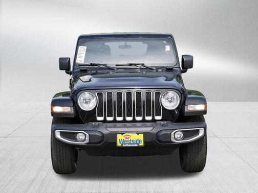 Black Clearcoat 2022 Jeep Wrangler Unlimited Sahara