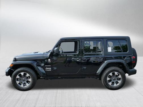 Black Clearcoat 2022 Jeep Wrangler Unlimited Sahara