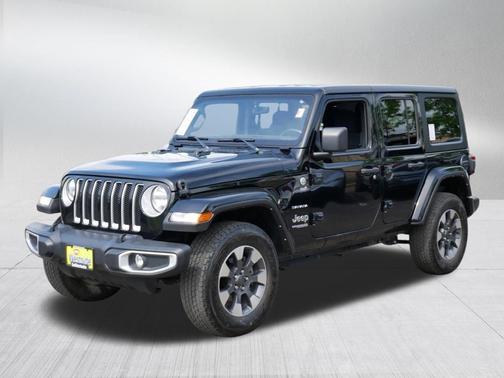 Black Clearcoat 2022 Jeep Wrangler Unlimited Sahara