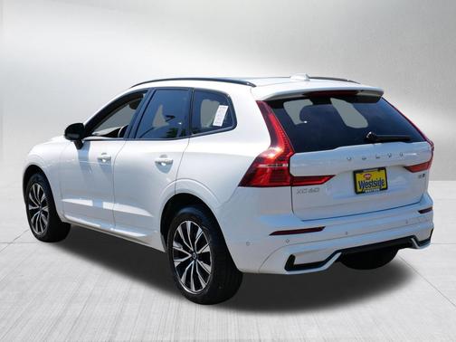 Crystal White Metallic 2025 Volvo XC60 B5 Plus