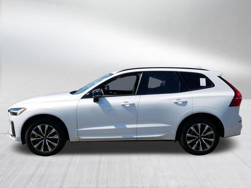 Crystal White Metallic 2025 Volvo XC60 B5 Plus