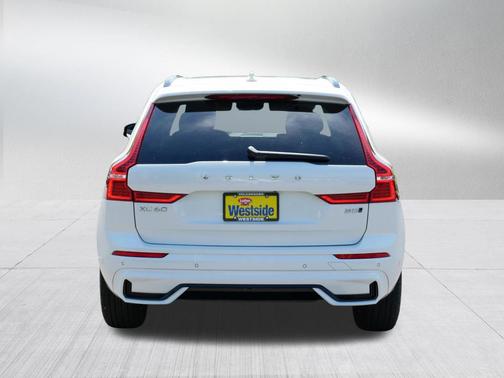 Crystal White Metallic 2025 Volvo XC60 B5 Plus