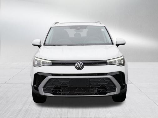 Pure White 2025 Volkswagen Taos 1.5T SE