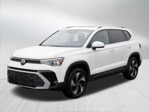 Pure White 2025 Volkswagen Taos 1.5T SE