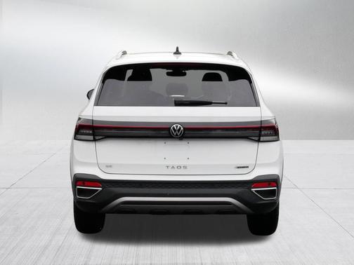 Pure White 2025 Volkswagen Taos 1.5T SE