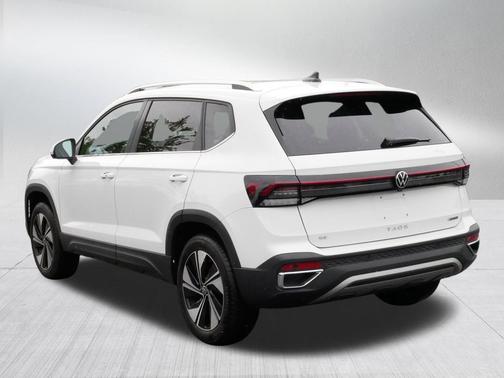 Pure White 2025 Volkswagen Taos 1.5T SE