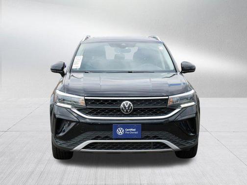 Deep Black Pearl 2023 Volkswagen Taos 1.5T SE