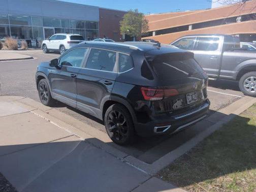 Deep Black Pearl 2023 Volkswagen Taos 1.5T SE