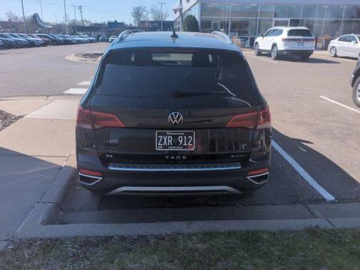 Deep Black Pearl 2023 Volkswagen Taos 1.5T SE