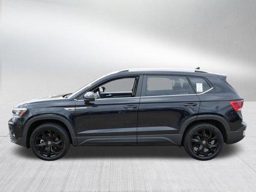 Deep Black Pearl 2023 Volkswagen Taos 1.5T SE