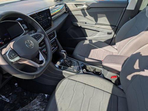 2025 Volkswagen Taos 1.5T SE Black