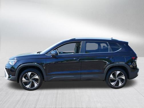 Deep Black Pearl 2025 Volkswagen Taos 1.5T SE