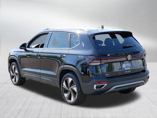 Deep Black Pearl 2025 Volkswagen Taos 1.5T SE