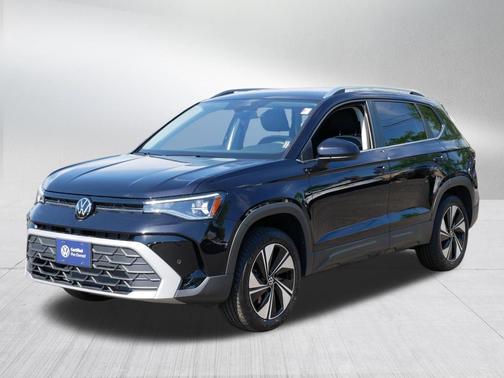 Deep Black Pearl 2025 Volkswagen Taos 1.5T SE