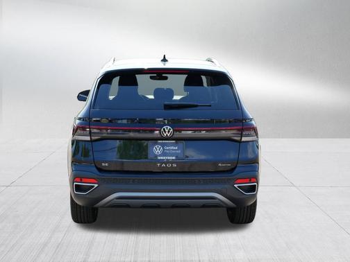 Deep Black Pearl 2025 Volkswagen Taos 1.5T SE