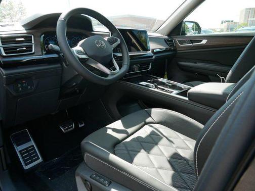 2025 Volkswagen Atlas 2.0T SEL Premium R-Line 4MOTION