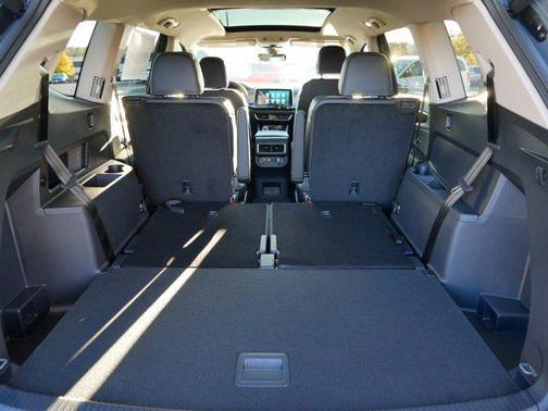 2025 Volkswagen Atlas 2.0T SE w/Technology 4MOTION