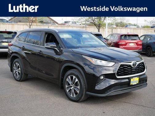 Opulent Amber 2020 Toyota Highlander XLE