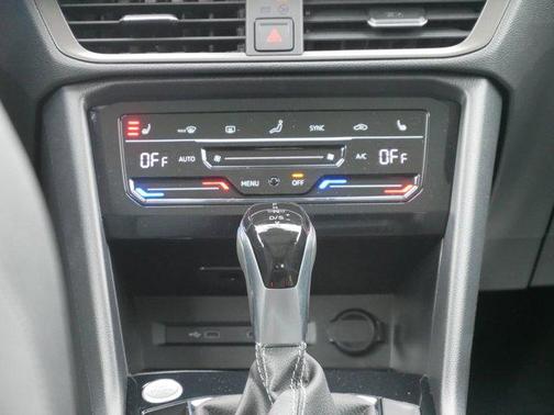 2025 Volkswagen Taos 1.5T SE Black