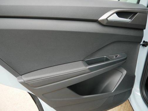 2025 Volkswagen Taos 1.5T SE Black