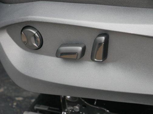 2025 Volkswagen Taos 1.5T SE Black