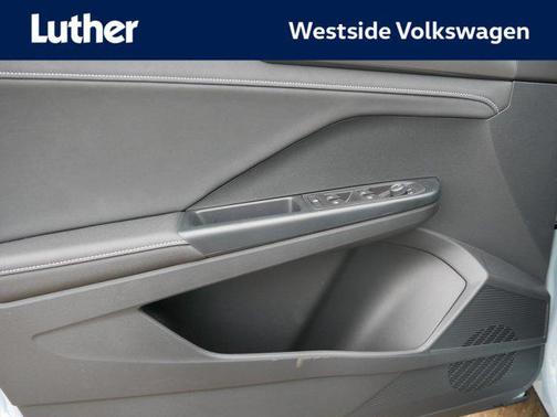 2025 Volkswagen Taos 1.5T SE Black