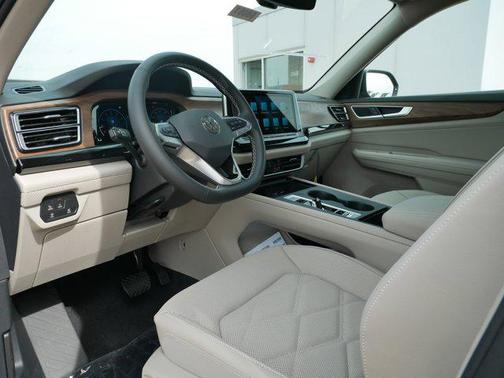 Silver Mist Metallic 2026 Volkswagen Atlas 2.0T SE