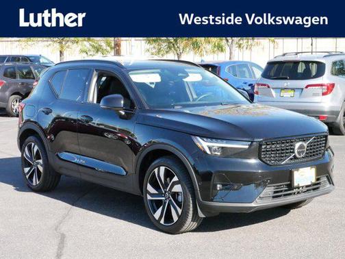 2024 Volvo XC40 B5 Plus Dark Theme