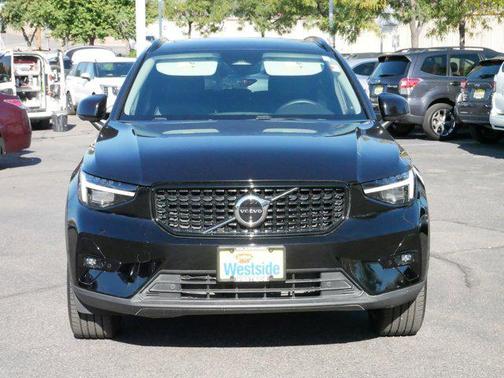 2024 Volvo XC40 B5 Plus Dark Theme