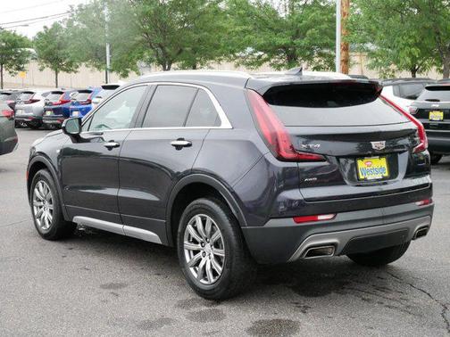 2022 Cadillac XT4 Premium Luxury