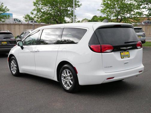 2022 Chrysler Voyager LX