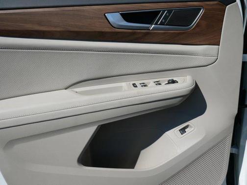 2025 Volkswagen Atlas 2.0T SE w/Technology 4MOTION