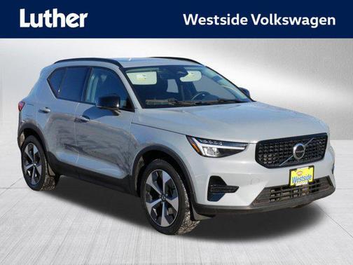 2024 Volvo XC40 B5 Core Dark Theme