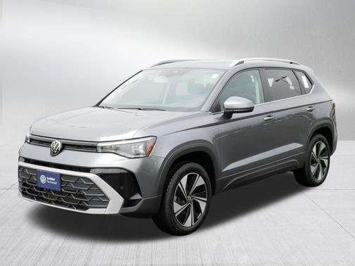 Platinum Gray Metallic 2025 Volkswagen Taos 1.5T SE