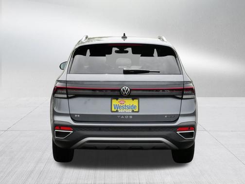 Platinum Gray Metallic 2025 Volkswagen Taos 1.5T SE