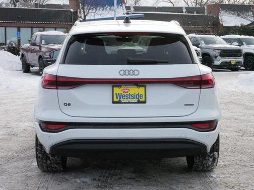 2025 Audi Q6 e-tron Premium Plus quattro