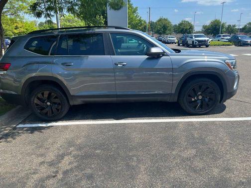 2025 Volkswagen Atlas 2.0T SE w/Technology 4MOTION
