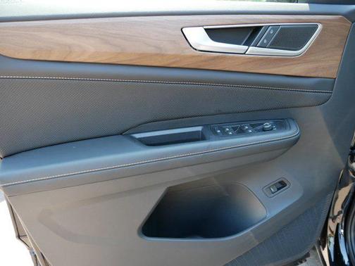 2025 Volkswagen Atlas 2.0T SE w/Technology 4MOTION