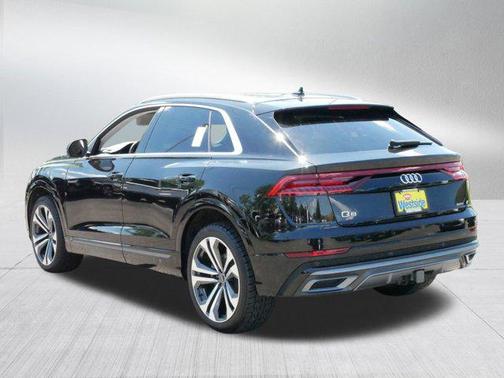 2022 Audi Q8 55 Premium Plus