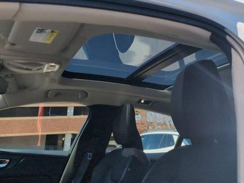 Crystal White Pearl Metallic 2019 Volvo S60 T6 Momentum