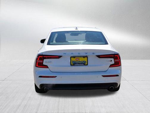 Crystal White Pearl Metallic 2019 Volvo S60 T6 Momentum