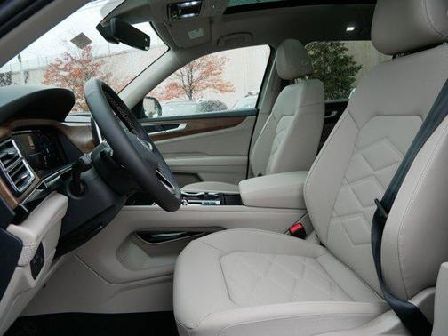 Avocado Green Pearl 2026 Volkswagen Atlas 2.0T SE w/Technology 4MOTION