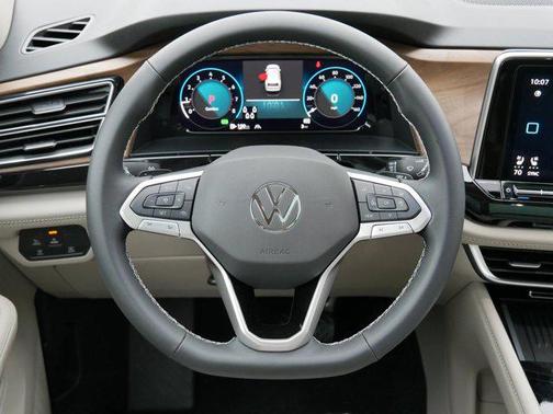 Avocado Green Pearl 2026 Volkswagen Atlas 2.0T SE w/Technology 4MOTION