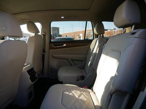 2025 Volkswagen Atlas 2.0T SE w/Technology 4MOTION