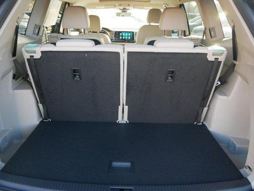 2025 Volkswagen Atlas 2.0T SE w/Technology 4MOTION