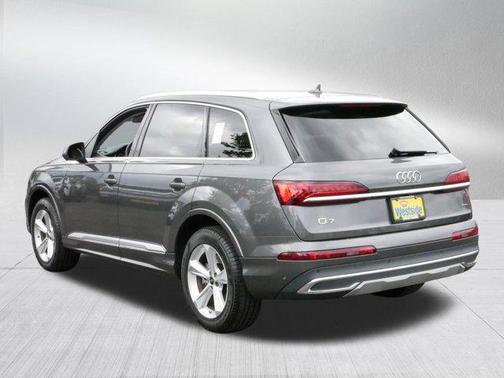 2023 Audi Q7 45 Premium Plus