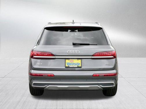 2023 Audi Q7 45 Premium Plus