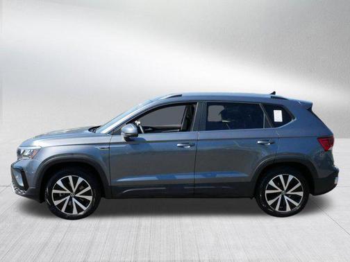 Platinum Gray Metallic 2023 Volkswagen Taos 1.5T SE