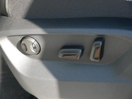 2026 Volkswagen Atlas Cross Sport 2.0T SE w/Technology 4MOTION