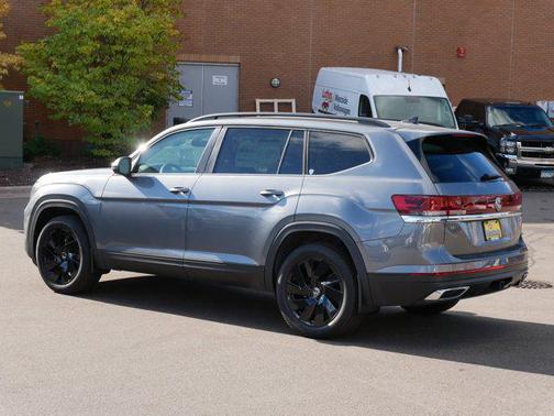 2025 Volkswagen Atlas 2.0T SE w/Technology 4MOTION